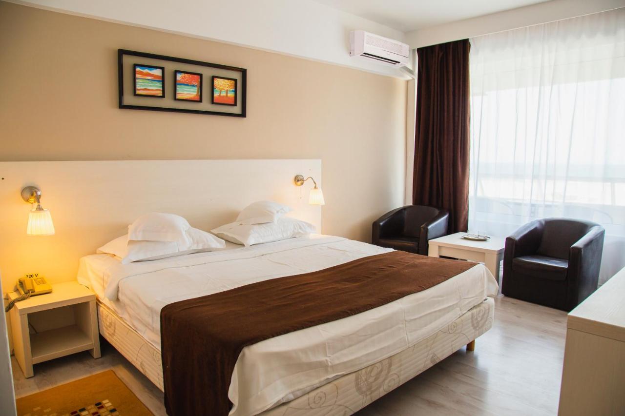 مامايا Hotel Ambasador المظهر الخارجي الصورة