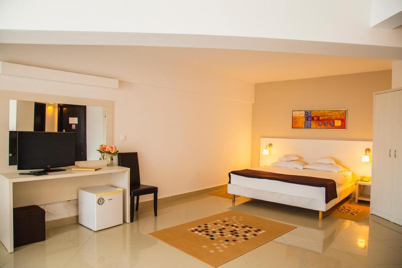 مامايا Hotel Ambasador المظهر الخارجي الصورة