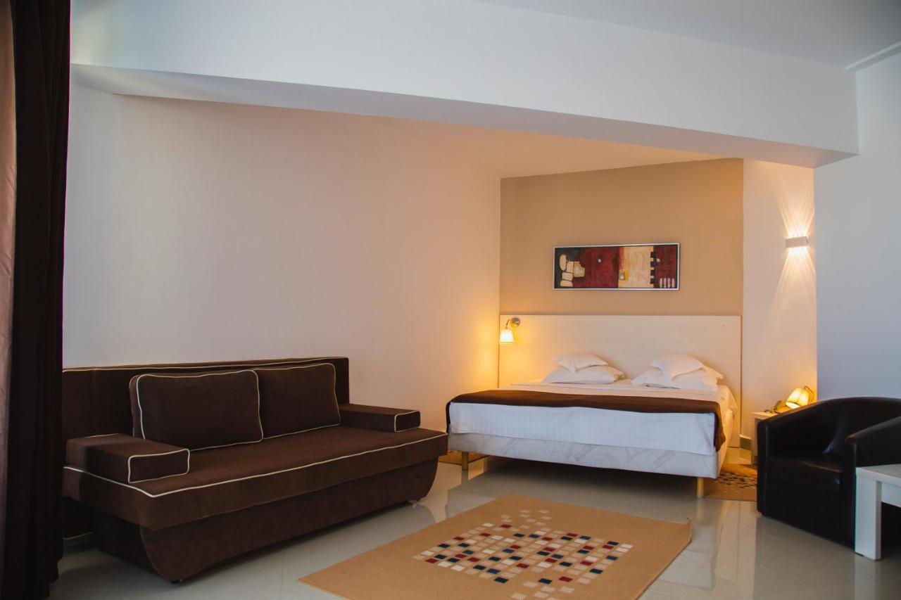 مامايا Hotel Ambasador المظهر الخارجي الصورة
