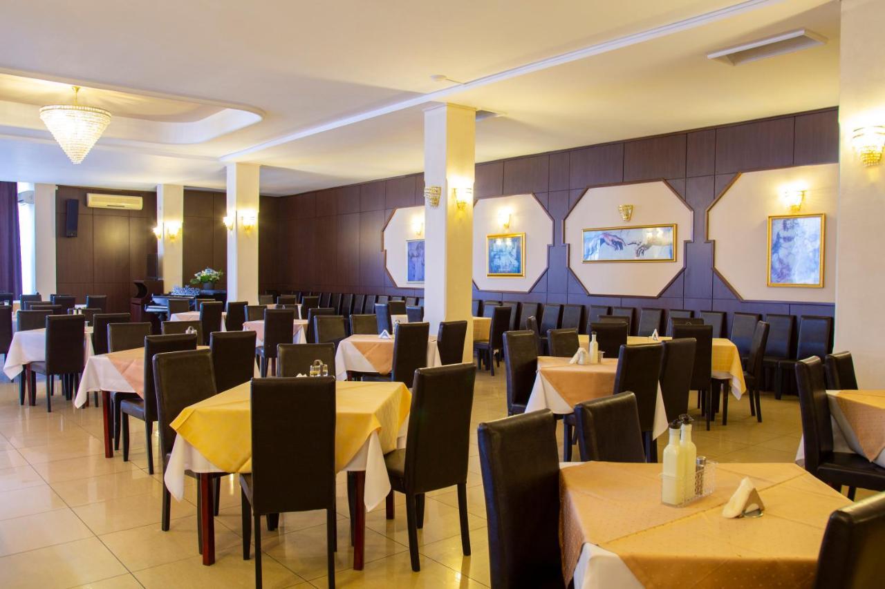 مامايا Hotel Ambasador المظهر الخارجي الصورة